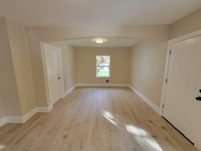 12835 SW Grant Ave, Portland, OR 97223 - photo 4