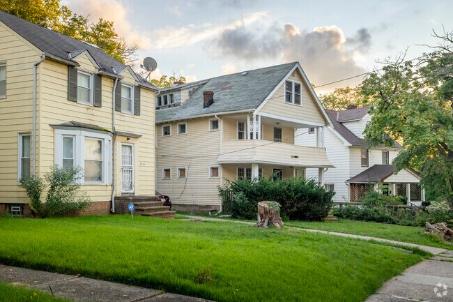 You’ll love taking evening walks when living in Euclid-Green.