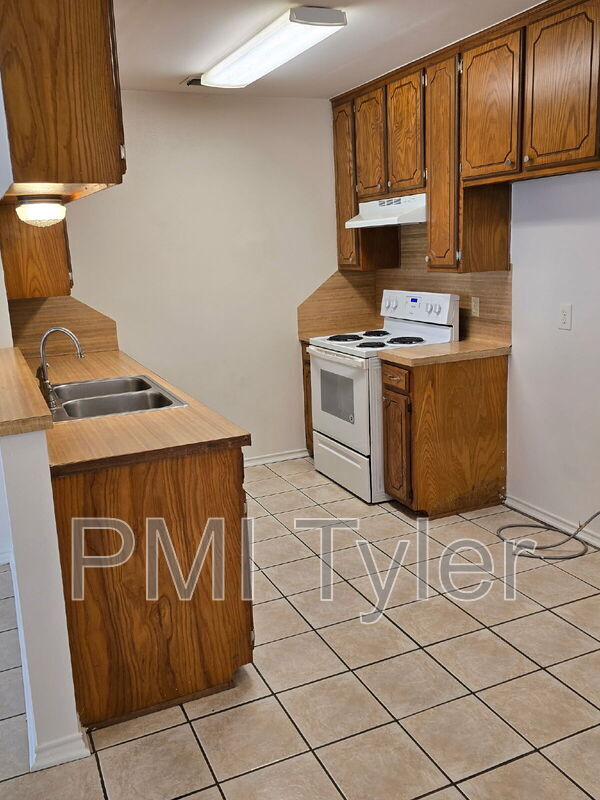 16124 Shoshone Dr, Tyler, TX 75703