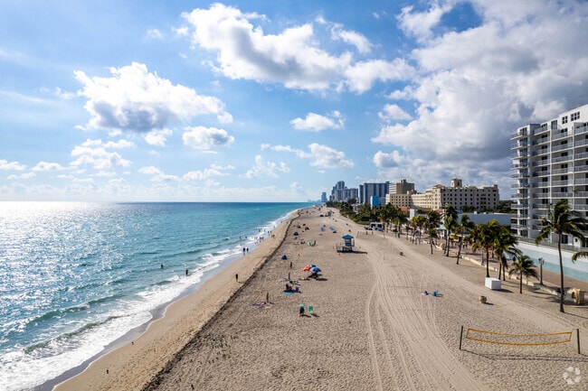 The beautiful beaches of Hollywood, Florida are only a short drive from Downtown Hollywood.