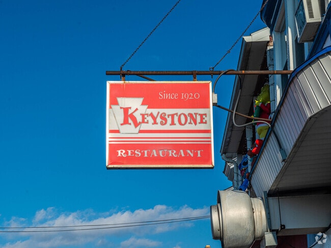 Grab a bite to eat at Keystone Restaurant in Hyde Park.