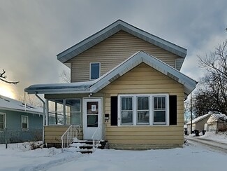 891 Hazelwood St, Saint Paul, MN 55106