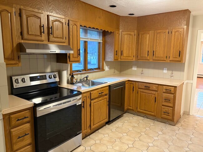 274 Derby St, West Newton, MA 02465 - photo 6