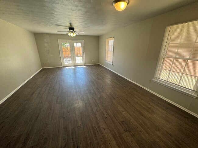 2103 49th St unit D, Lubbock, TX 79412 - photo 3