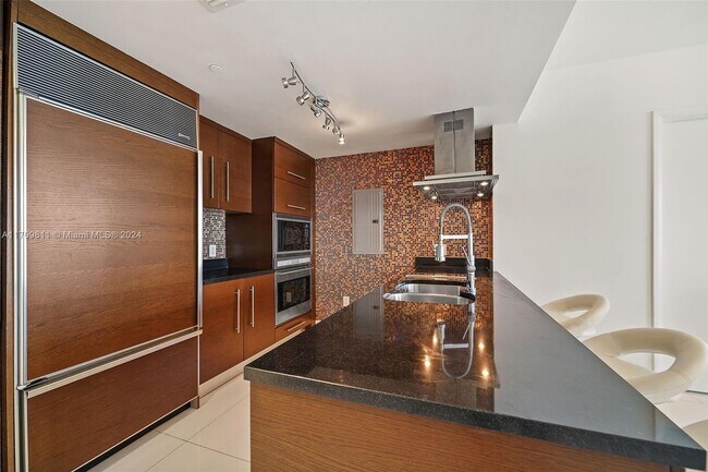 Icon Brickell Tower 2 unit 2603, Miami, FL 33131 - photo 5