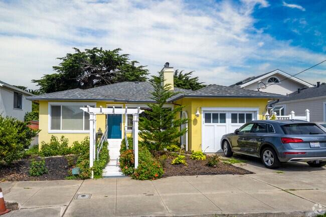 Ranch houses are common in Sharp Park.
