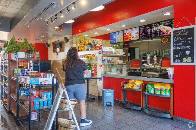 Lee’s Sandwiches serves banh mi and Vietnamese coffee to Nehyam residents.