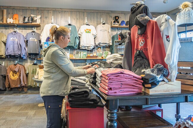 At the North Bend Trading Company, Wilderness Rim residents can stock up on local merchandise.