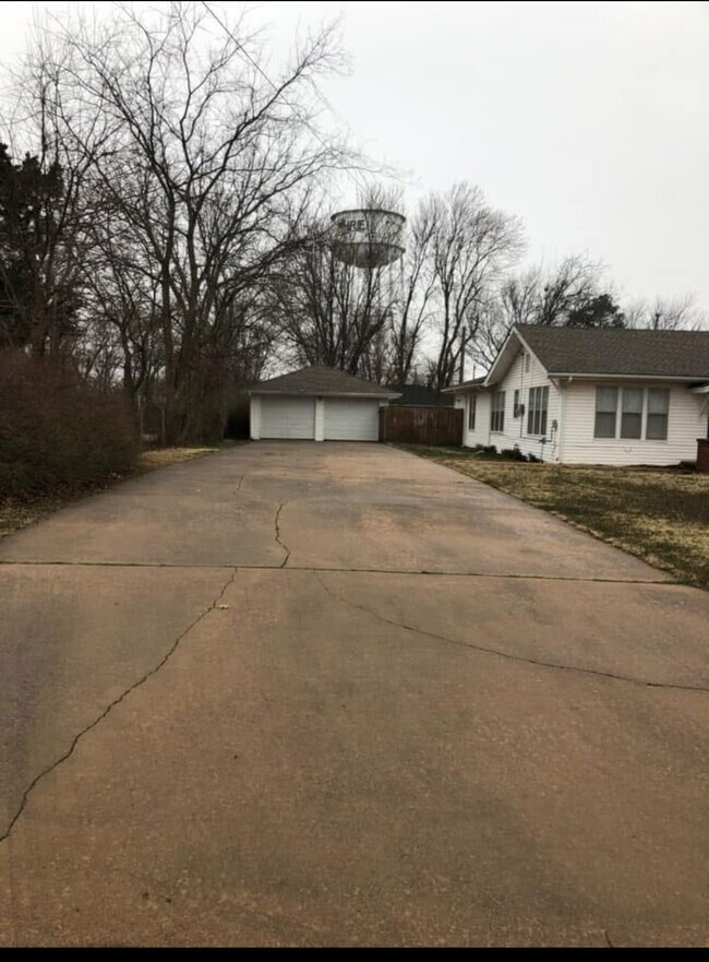 213 S 17th St, Guthrie, OK 73044 - photo 2