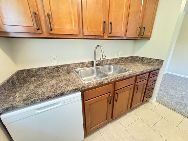 1400 S 20th St unit 7, Lincoln, NE 68502 - photo 6