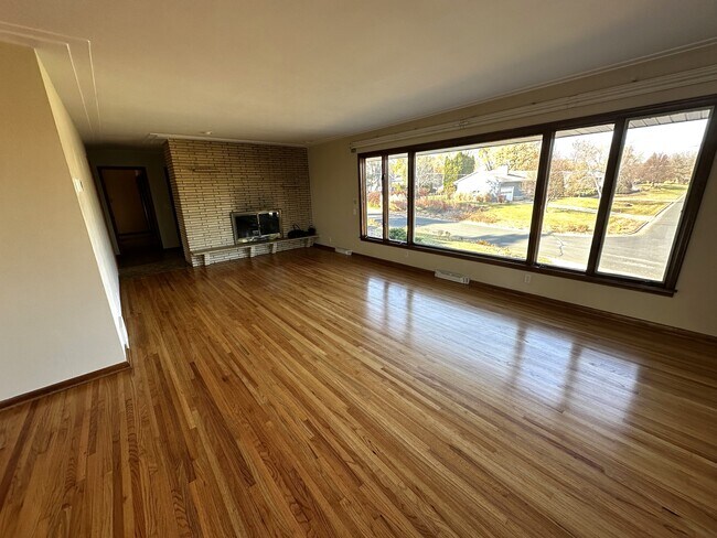 5111 Thotland Rd, Golden Valley, MN 55422 - photo 4