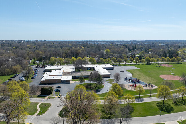 Students can enjoy the large campus at Parkway Elementary School.