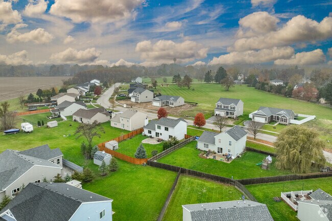 Cozy yard spaces and beautiful green scenery in the neighborhood of Hebron-Aldon.