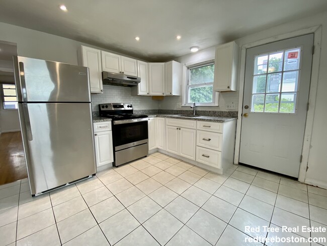 95 Metropolitan Ave unit 2, Roslindale, MA 02131 - photo 3