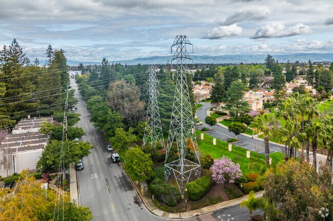 Power lines in Cuernavaca are commonly seen, an infrastructure necessity.