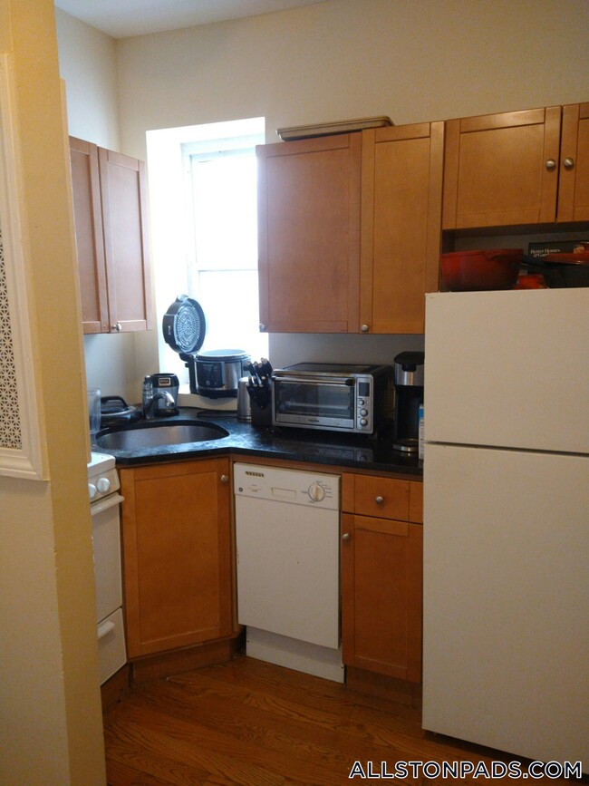 1193 Commonwealth Ave Unit 17, Boston, MA 02134