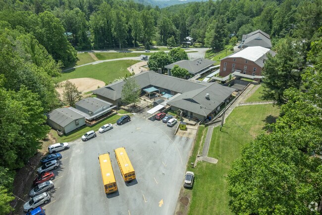 Saluda Elementary School offers afterschool programs for students.