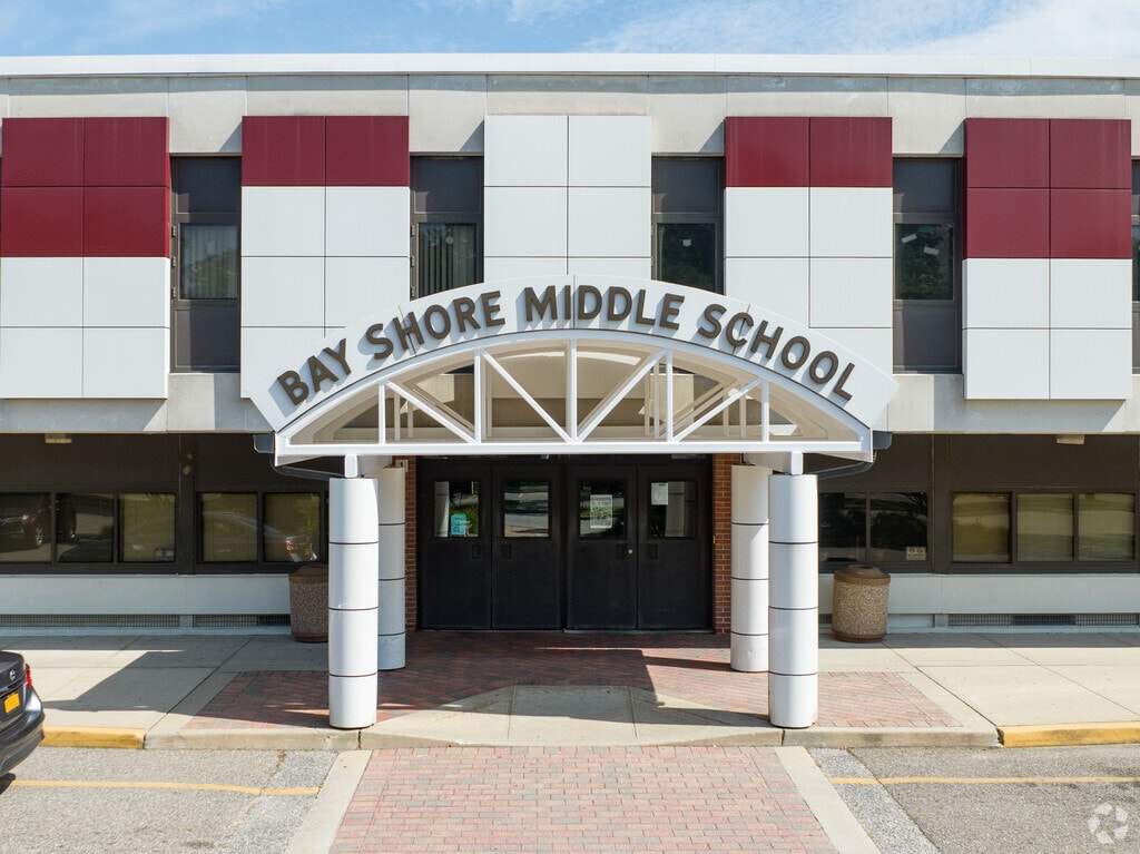 Bay Shore Middle School main entrance for pickup and drop off.