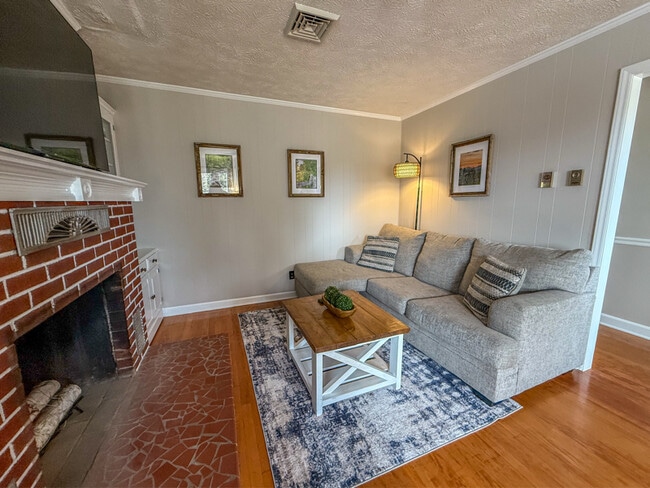 51 Lucas St, Sparta, NC 28675 - photo 3