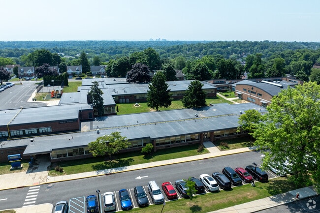 School 29 is located in the suburbs of Yonkers.