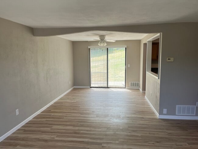 608 Sangree Rd, Pittsburgh, PA 15237 - photo 3