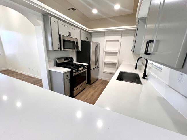 4623 Willis Ave unit 203, Los Angeles, CA 91403 - photo 7