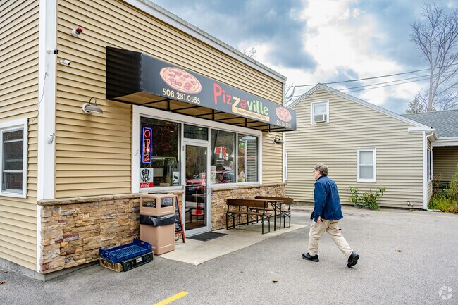 Pizzaville serves casual Italian fare to Cordaville and Southborough residents.