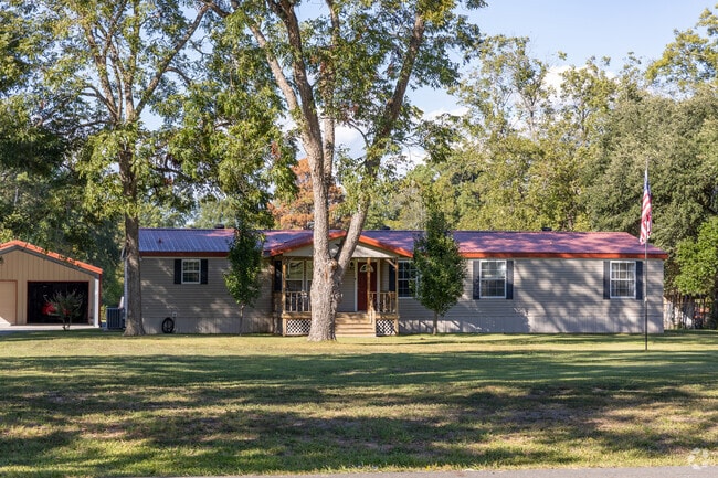 Ranch homes are popular in the  Longstreet-Keatchie, LA. neighborhood.