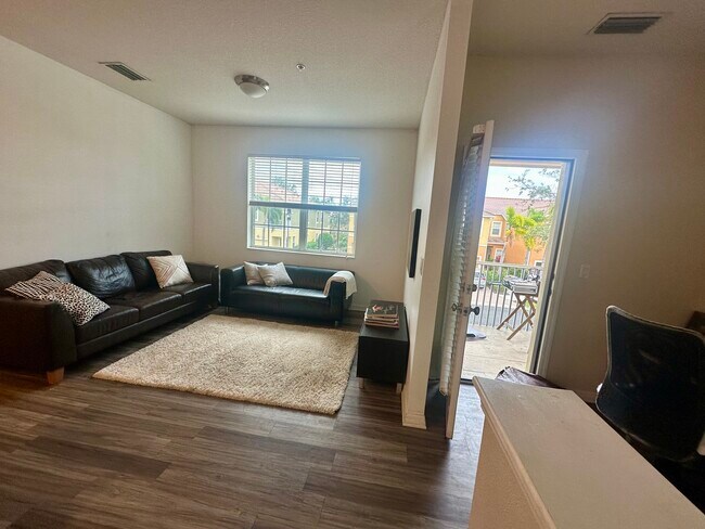 7939 Limestone Ln, Sarasota, FL 34233 - photo 7