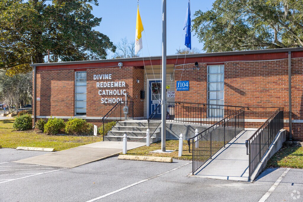 Divine Redeemer School is a catholic school in Hanahan.