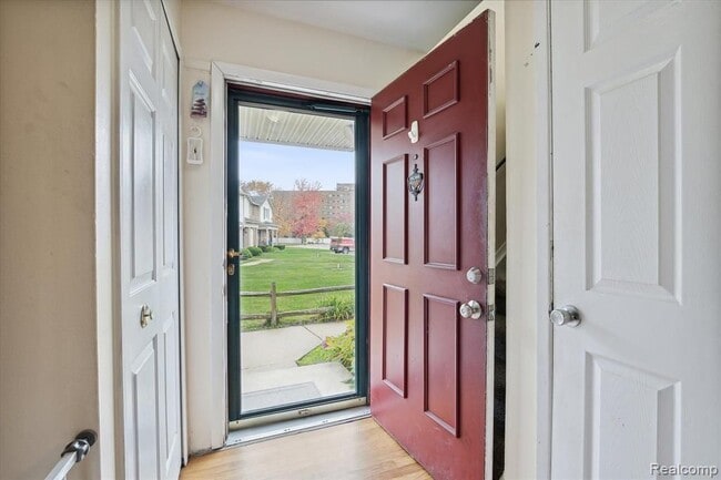 44563 Savery Dr, Canton, MI 48187 - photo 3