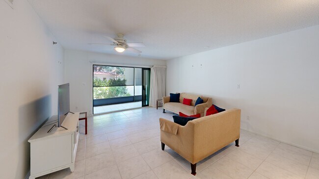 800 Hudson Ave unit 102, Sarasota, FL 34236 - photo 2