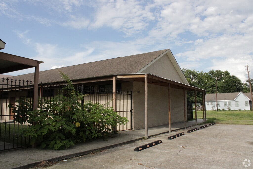 Main entrance to Madison Preparatory School in Mid City North, Baton Rouge LA