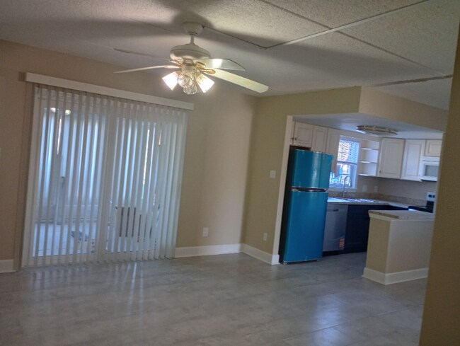 1245 84th Ave N unit B, Saint Petersburg, FL 33702 - photo 5