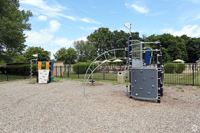 Penn Crest Apartments, Allentown, PA 18104 - photo 6