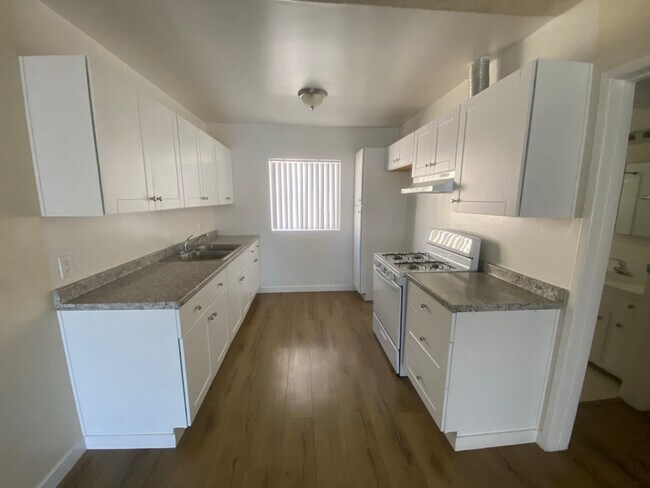8200 Owensmouth Ave unit 5, Los Angeles, CA 91304 - photo 4