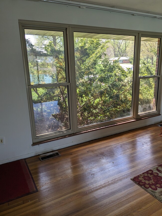 18 Friese Dr Unit Upper Level, Olivette, MO 63132
