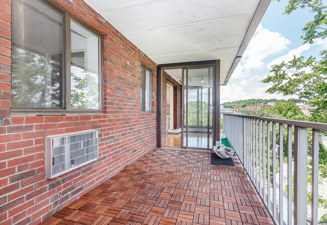 31 Harris St, Brookline, MA 02446 - photo 4