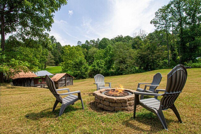 644 Gladdens Creek Rd unit ID1268185P, Robbinsville, NC 28771 - photo 4