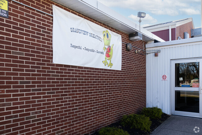 The Overall Niche Grade for the Grandview Elementary School is a B.