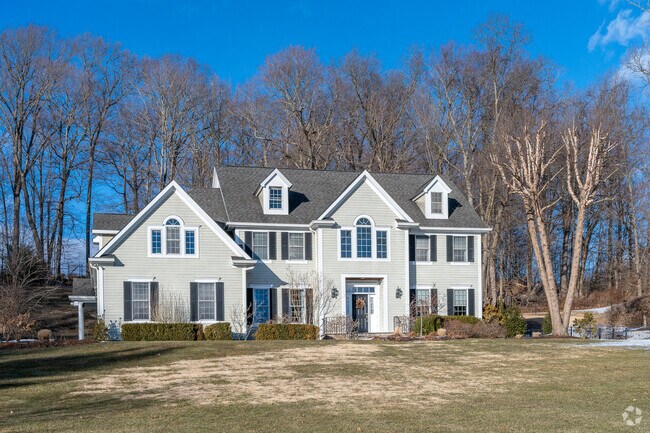 The Hunterbrook-Huntsville neighborhood offers large estates with sizable lots.