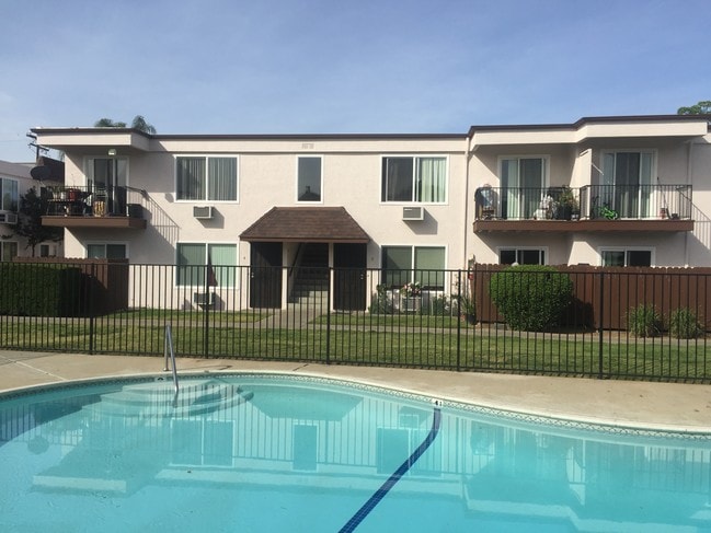 Arroyo Escondido Apartments, Escondido, CA 92025 - photo 6