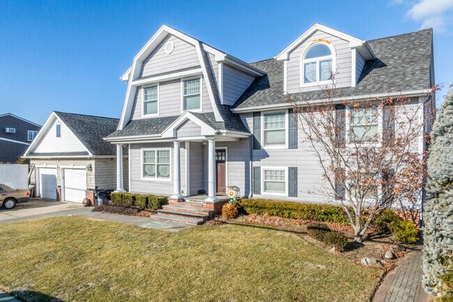 Expansive colonial homes prioritize space for growing families in North Massapequa.