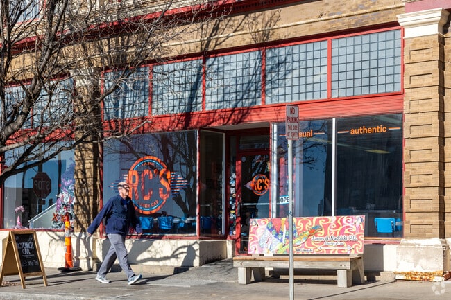 RC's Lunch Car is a cozy diner serving from-scratch burgers, tacos and milkshakes in St Joseph.