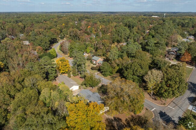 Cedar Creek is an established suburb in east Athens known for its sturdy, red-brick homes.