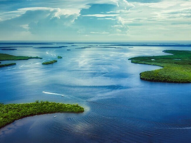 You’ll love calling this home—2 min to Matlacha Pass, 10 min to Cape Coral.