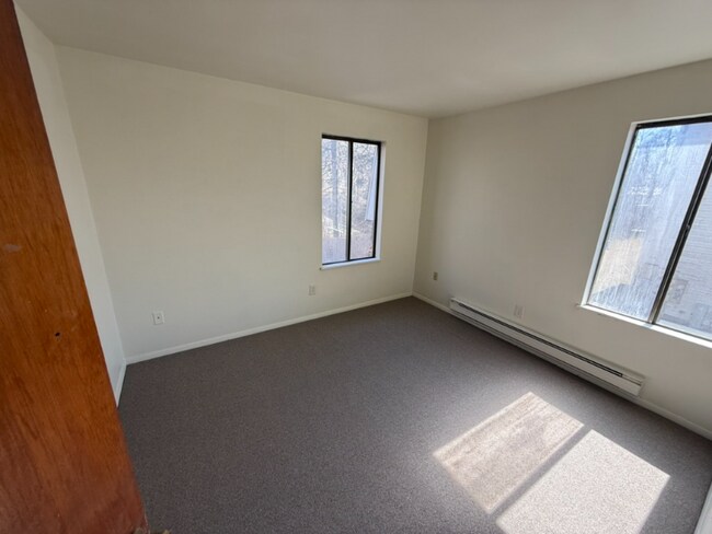 67 Dallas Terrace unit . 9, Waterbury, CT 06705 - photo 7