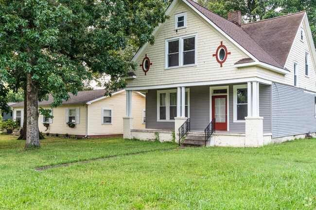 Attractive bungalows are a common sight in Carson Park.