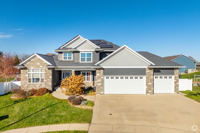 Some homes in Center Point feature multiple garages.