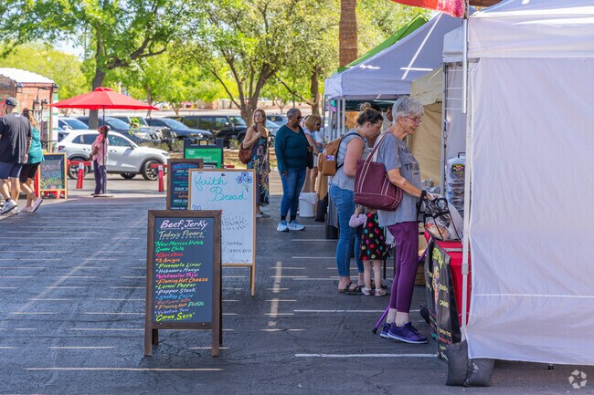 The local vendors having great conversation with Estrella Market goers in Estrella Mountain.